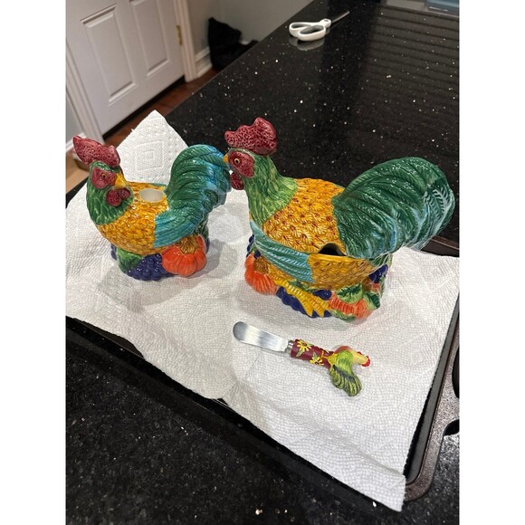 Vintage Style Rooster Kitchen Decor Set – Gravy Boat Hand Candle Holder & Sprea